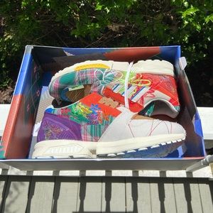 BRAND NEW pair of ZX 8000 W SUPEREARTH